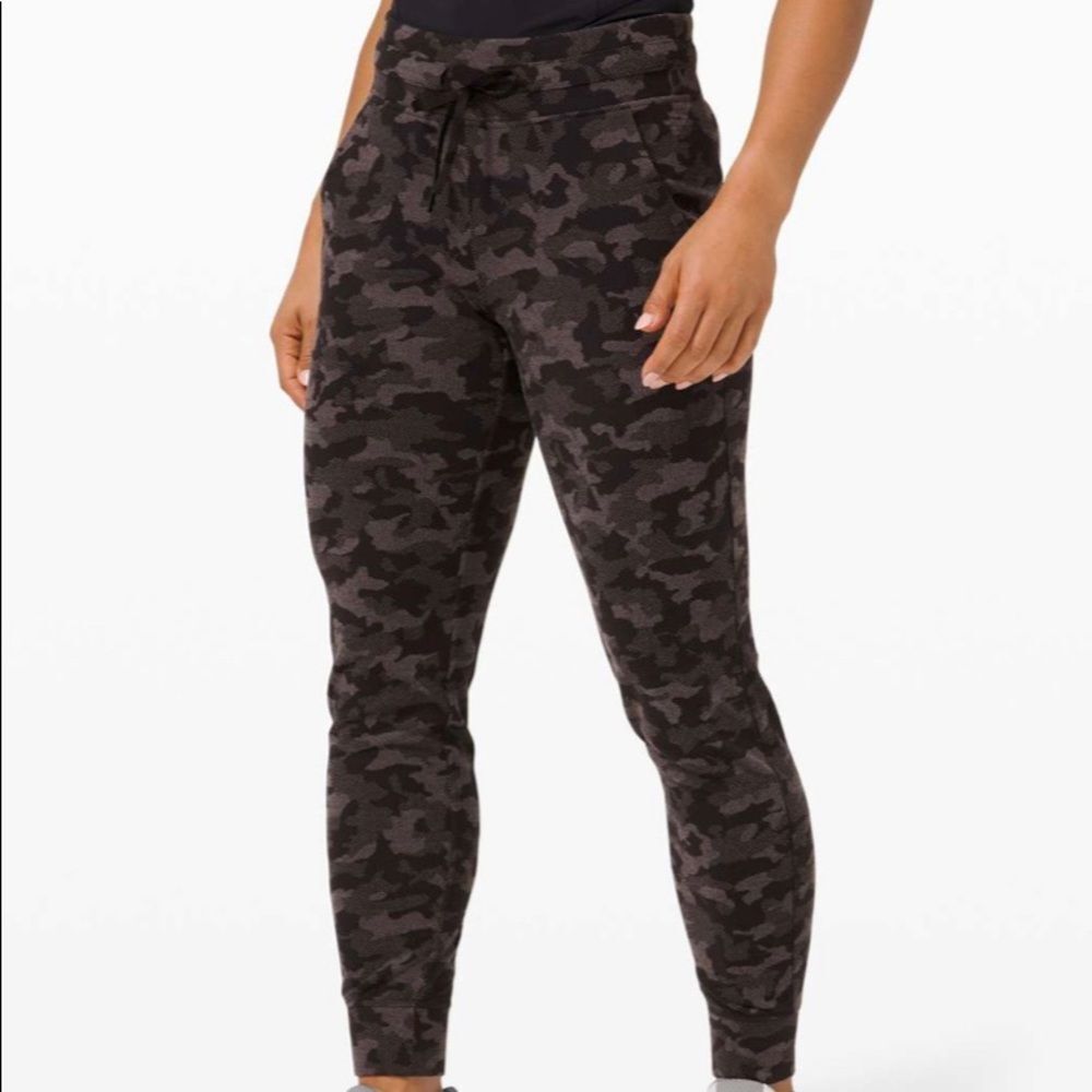 NWT Lululemon Ready to Rulu Jogger *Jaquard